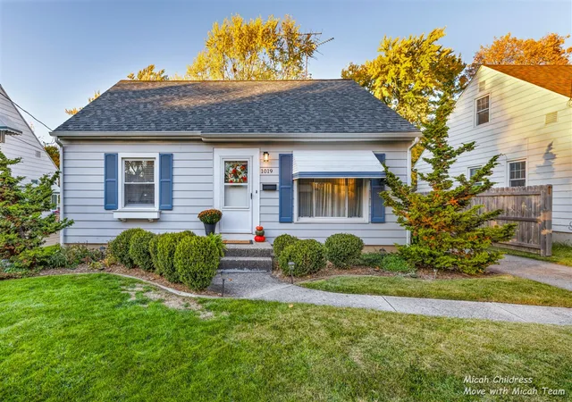 Homes for sale in Grand Rapids, MI | 1019 Drexel Dr, Grand Rapids, MI 49505 | MLS# 70515577