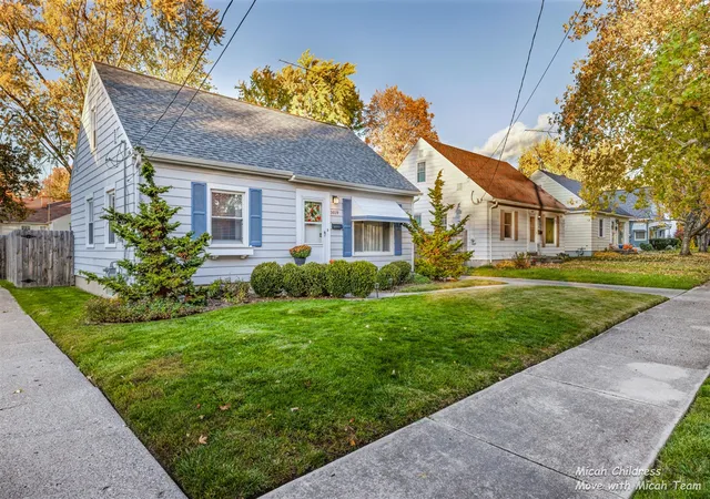 Homes for sale in Grand Rapids, MI | 1019 Drexel Dr, Grand Rapids, MI 49505 | MLS# 70515577
