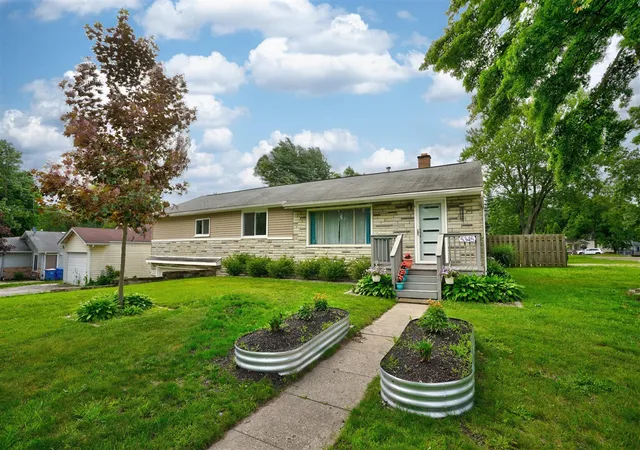 2nd image of 5345 Clinton River Dr, Waterford, MI 48327 | MLS# 70540304