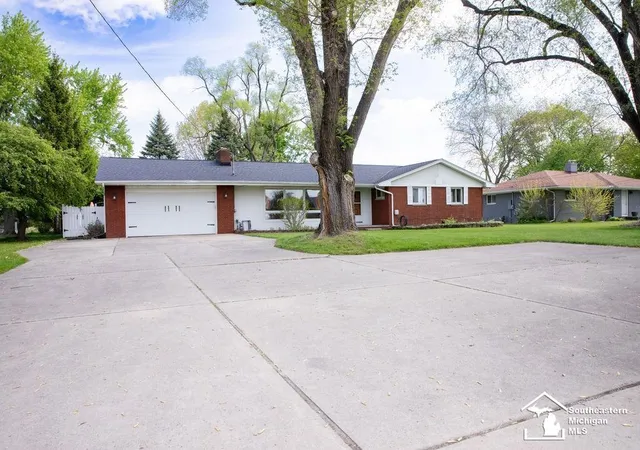 2nd image of 4666 E Dunbar Rd Rd, Monroe, MI 48161 | MLS# 50210137