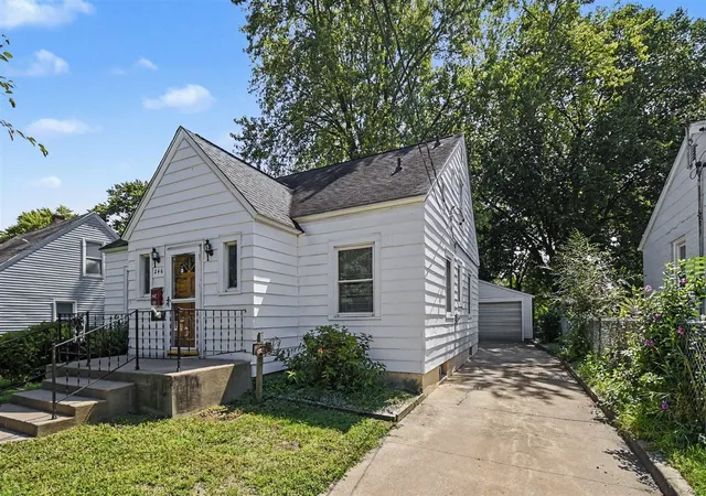 2nd image of 246 Se Lemyra, Wyoming, MI 49548 | MLS# 70553977