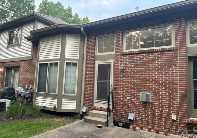 Homes for sale in Canton, MI | 44700 Heather Ln #19, Canton, MI 48187 | MLS# 60989236