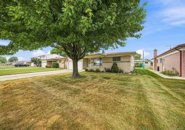 Photo 3 of Single family home for sale at 3915 Nowak Dr, Sterling Heights, MI 48310 | MLS# 50219737 | Listing updated on 2026-09-15