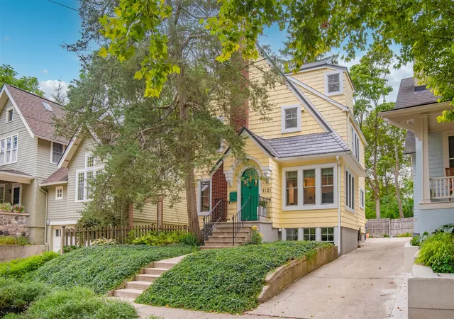 1st image of 1121 Ferdon Rd, Ann Arbor, MI 48104 | MLS# 70552206