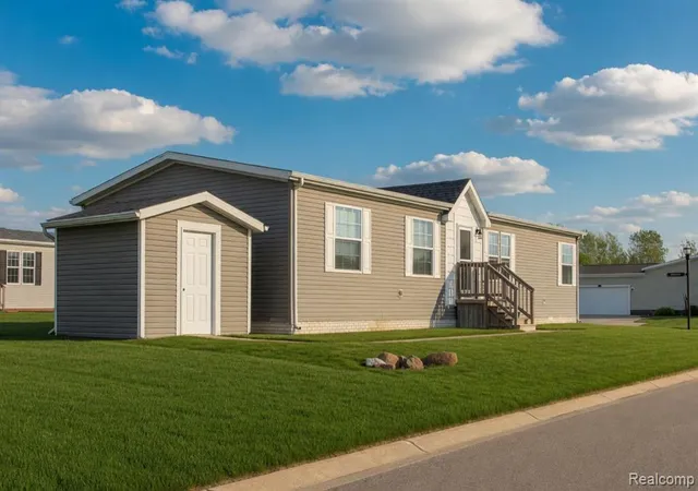2nd image of 11166 Walden Ct, South Lyon, MI 48178 | MLS# 60994569