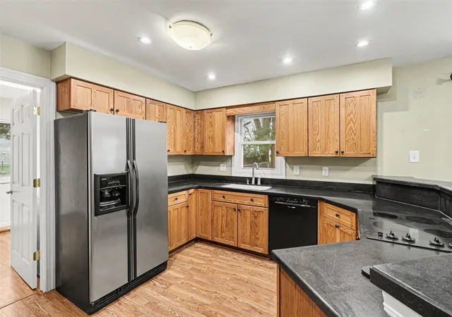 4th image of 1187 Merry Brook St, Kalamazoo, MI 49048 | MLS# 70531558