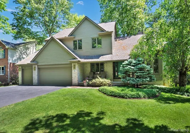 Photo 3 of Single family home for sale at 250 Woodcreek Ct, Commerce Twp, MI 48390 1273 | MLS# 60999450 | Listing updated on 2026-08-31