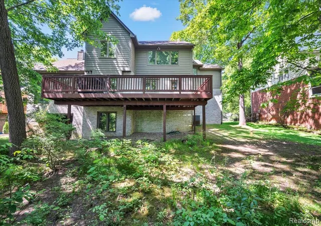 Photo 3 of Single family home for sale at 250 Woodcreek Ct, Commerce Twp, MI 48390 1273 | MLS# 60999450 | Listing updated on 2026-08-31