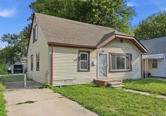 Photo 3 of Single family home for sale at 1761 E Evelyn Ave, Hazel Park, MI 48030 2307 | MLS# 61025662 | Listing updated on 2026-09-04