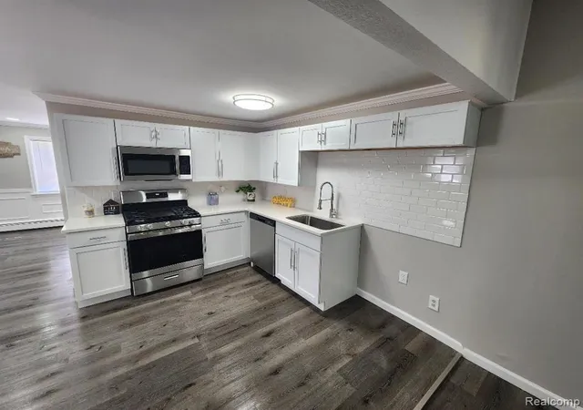 Photo 3 of Single Family Residence at 6063 Catalpa Ave, Sterling Heights, MI 48314 | MLS# 60308633 | | Sold on 2024-07-11