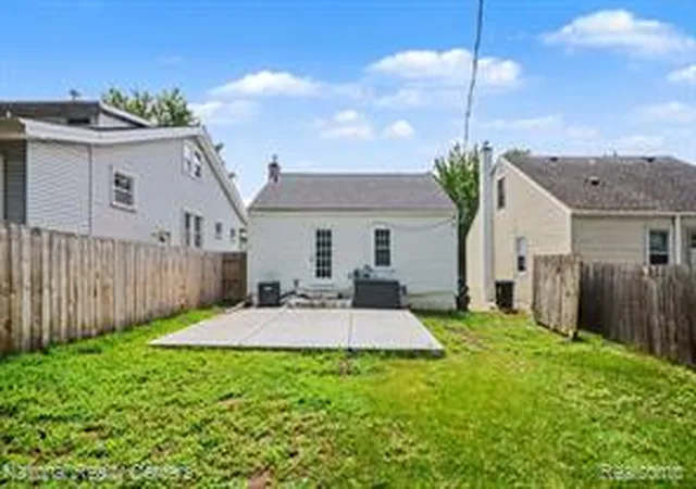 Homes for sale in Ferndale, MI | 551 E Maplehurst St, Ferndale, MI 48220 | MLS# 61009873