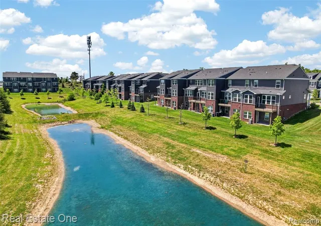 Homes for sale in Lake Orion, MI | 4799 Broomfield Wy, Lake Orion, MI 48359 | MLS# 60998920