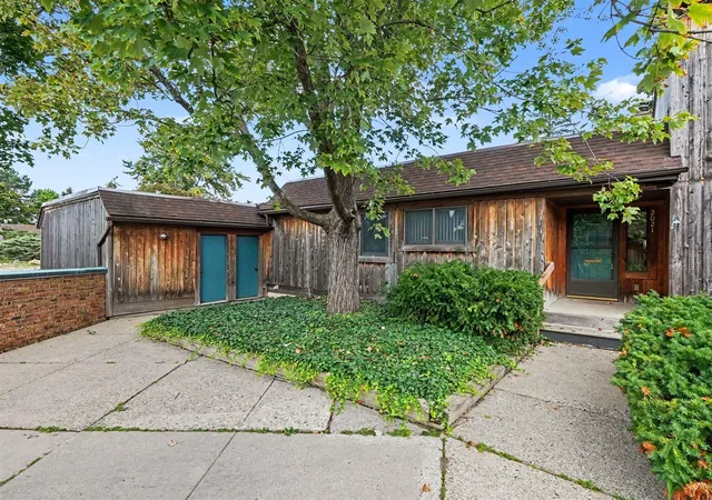Photo 2 of Condo for sale at 2021 Pauline Ct, Ann Arbor, MI 48103 | MLS# 70555007 | Listing updated on 2026-08-31