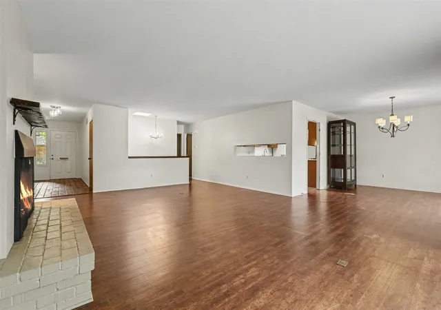Listing Photo 4 - Condo for sale in building located at 2021 Pauline Ct, Ann Arbor, MI 48103