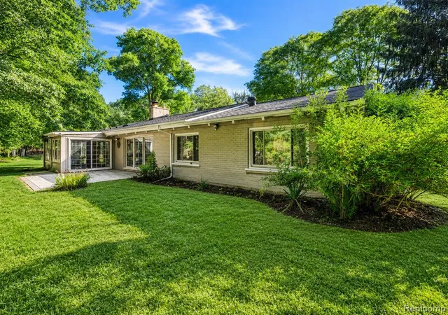 Homes for sale in Beverly Hills, MI | 31555 Westlady Dr, Beverly Hills, MI 48025 | MLS# 61009541
