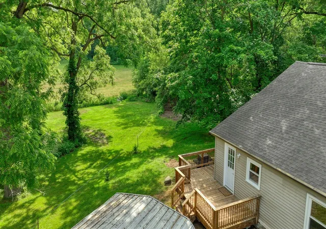 3rd image of 10500 Moscow Rd, Jonesville, MI 49250 | MLS# 70538488