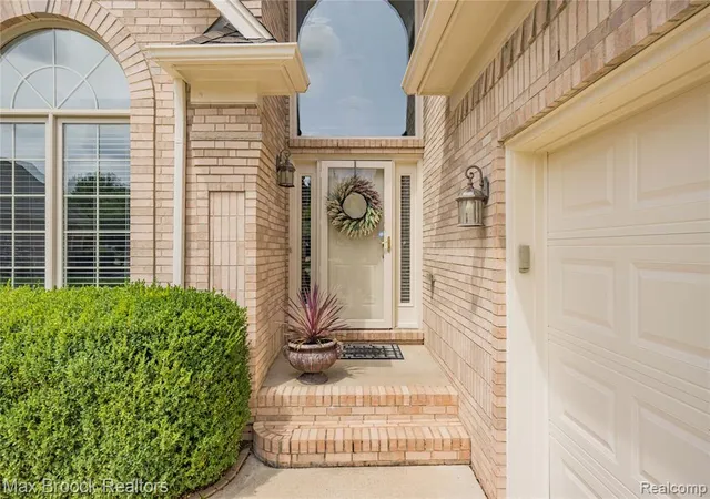 Photo 3 of Sale Pending at 15657 Kingsway Dr, Macomb, MI 48044 | MLS# 61025645 | Listing updated on 2026-09-09