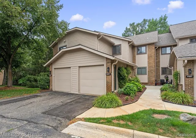 Listing Photo 1 - Condo for sale in building located at 6461 Maple Hls Dr, Bloomfield Hills, MI 48301 - Unit #