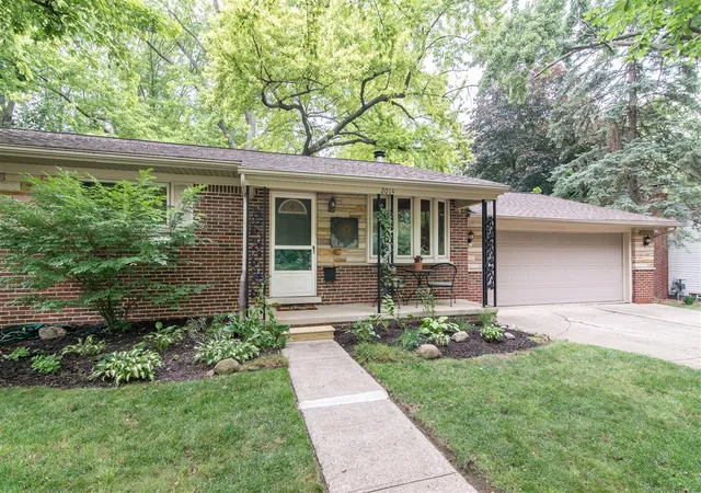 Photo 2 of Single family home for sale at 2014 Whittier Rd, Ypsilanti, MI 48197 | MLS# 70547114 | Listing updated on 2026-08-31