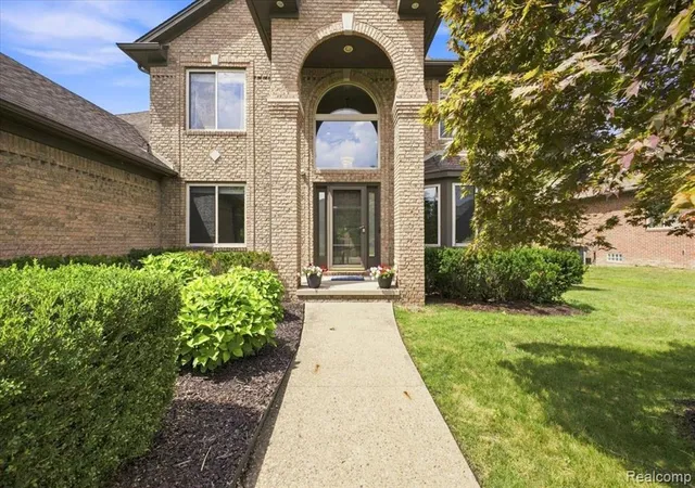 Photo 3 of Single family home for sale at 55513 Caesars Dr, Utica, MI 48315 | MLS# 61020462 | Listing updated on 2026-09-09