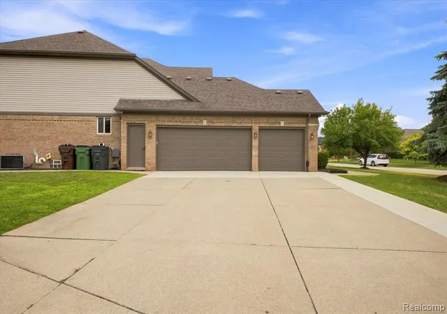 Photo 4 of Single family home for sale at 55513 Caesars Dr, Utica, MI 48315 | MLS# 61020462 | Listing updated on 2026-09-09