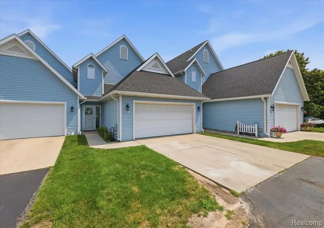 5th image of 827 N Pointe, Port Huron, MI 48060 | MLS# 61010956