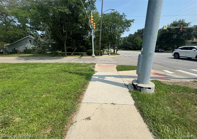 Photo 3 of Sale Pending at 3325 Packard St, Ann Arbor, MI 48104 | MLS# 60924485 | Listing updated on 2026-06-05