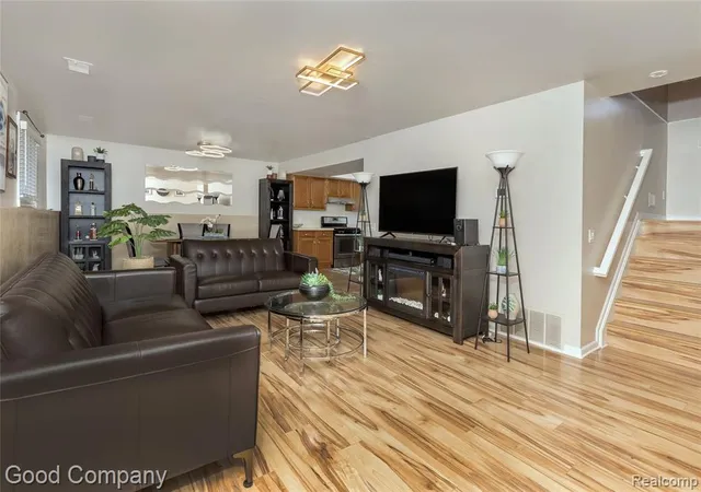 3rd image of 5410 Edgar Rd, Clarkston, MI 48346 | MLS# 61011132