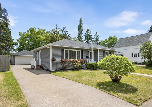 Homes for sale in Gladstone, MI | 1515 Dakota Ave, Gladstone, MI 49837 | MLS# 50211628