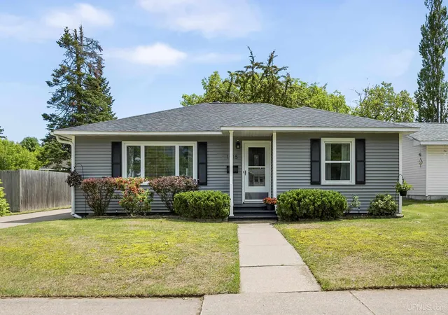 Homes for sale in Gladstone, MI | 1515 Dakota Ave, Gladstone, MI 49837 | MLS# 50211628
