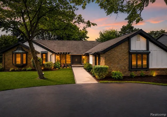 Photo 1 of Single Family Residence at 4413 Pinehurst Dr, West Bloomfield, MI 48322 | MLS# 61003551 |  | Sold on 2026-06-29