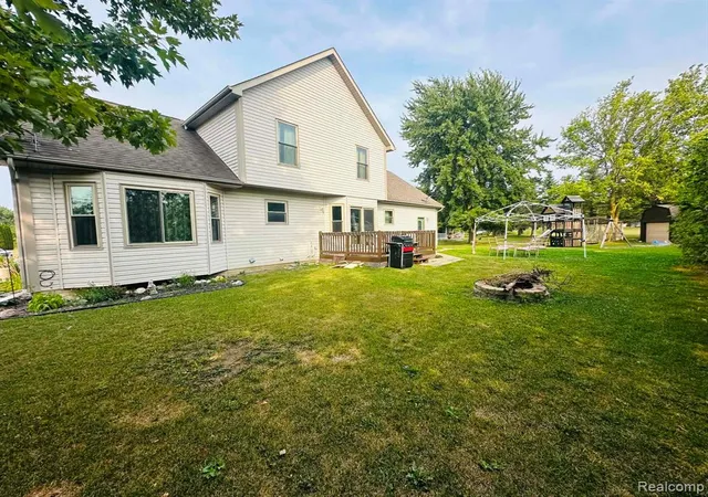 2nd image of 6462 Maple Leaf Ct, Grand Blanc, MI 48439 | MLS# 61020397