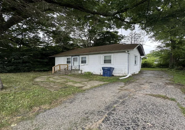 Homes for sale in Flint, MI | 2957 Mackin Rd, Flint, MI 48504 | MLS# 50208020