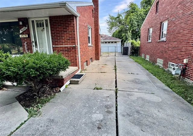 Photo 3 of Sale Pending at 16080 Hanfor Ave, Allen Park, MI 48101 2712 | MLS# 61024807 | Listing updated on 2026-09-04