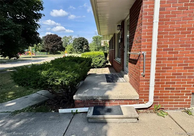 Photo 3 of Sale Pending at 16080 Hanfor Ave, Allen Park, MI 48101 2712 | MLS# 61024807 | Listing updated on 2026-09-04