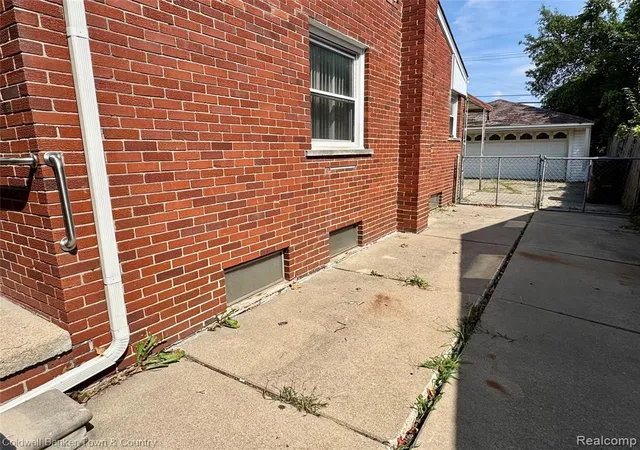 Photo 4 of Sale Pending at 16080 Hanfor Ave, Allen Park, MI 48101 2712 | MLS# 61024807 | Listing updated on 2026-09-04