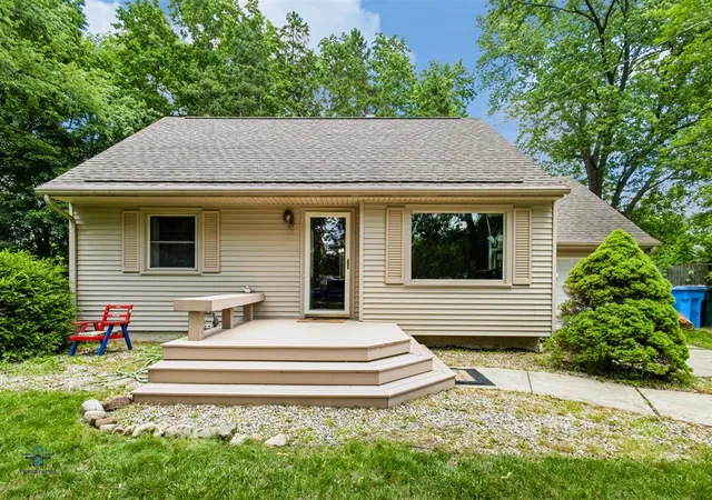 1st image of 1420 Owen St, Lansing, MI 48915 | MLS# 70541015