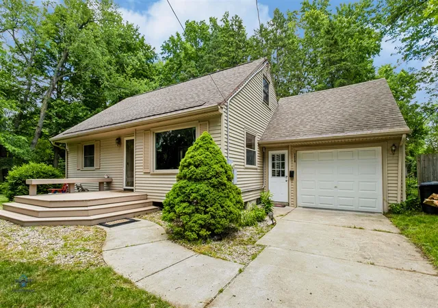 2nd image of 1420 Owen St, Lansing, MI 48915 | MLS# 70541015