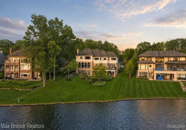 1st image of 1832 Long Lake Shore Dr, Bloomfield Hills, MI 48302 | MLS# 61022063