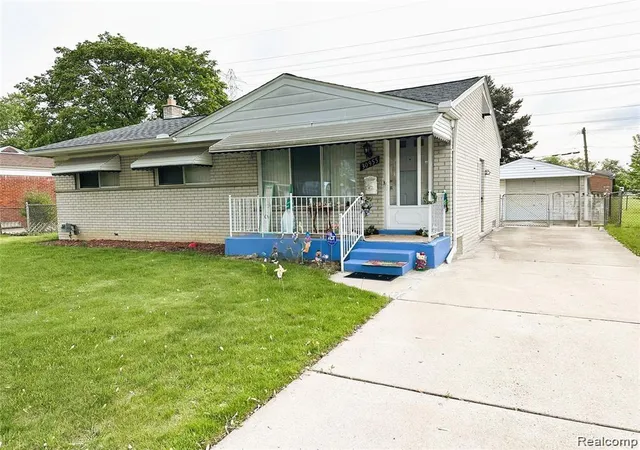 2nd image of 30955 Iroquois Dr, Warren, MI 48088 5025 | MLS# 61002138