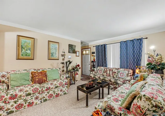 3rd image of 30955 Iroquois Dr, Warren, MI 48088 5025 | MLS# 61002138