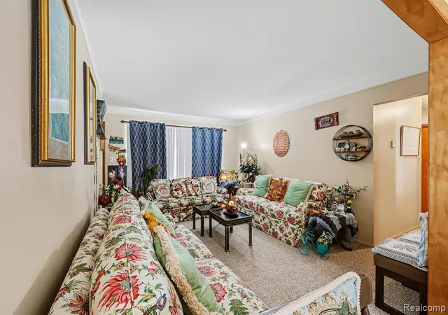 4th image of 30955 Iroquois Dr, Warren, MI 48088 5025 | MLS# 61002138