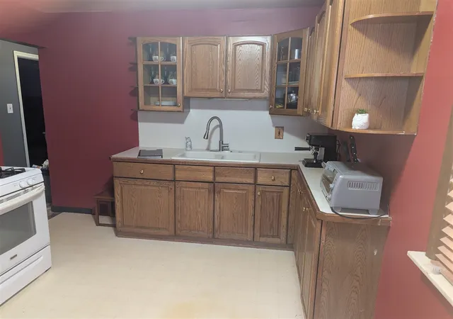 Photo 3 of Single family home for sale at 18672 Lennane St, Redford, MI 48240 | MLS# 70552659 | Listing updated on 2026-08-29