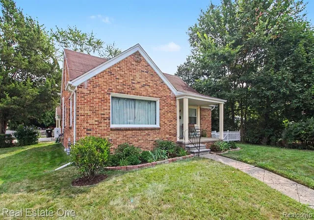 Photo 4 of Single family home for sale at 15982 Macarthur St, Redford, MI 48239 | MLS# 61021787 | Listing updated on 2026-09-04