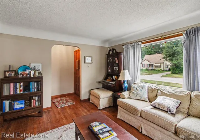 Photo 5 of Single family home for sale at 15982 Macarthur St, Redford, MI 48239 | MLS# 61021787 | Listing updated on 2026-09-04