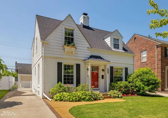Homes for sale in Grosse Pointe Farms, MI | 407 Lothrop Rd, Grosse Pointe Farms, MI 48236 | MLS# 50213445