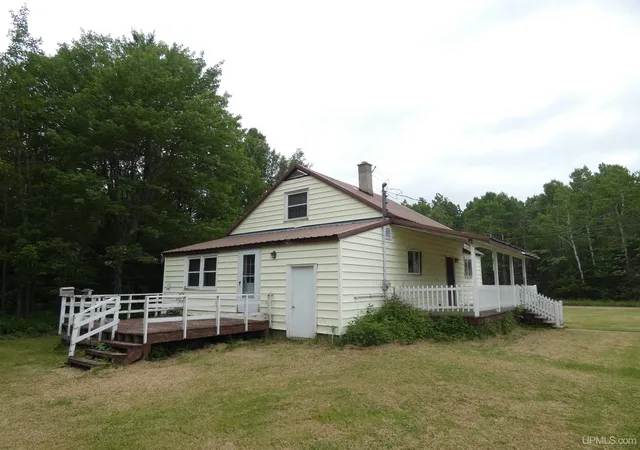 Homes for sale in Bruce Crossing, MI | 14753 One Mile Rd, Bruce Crossing, MI 49912 | MLS# 50213285