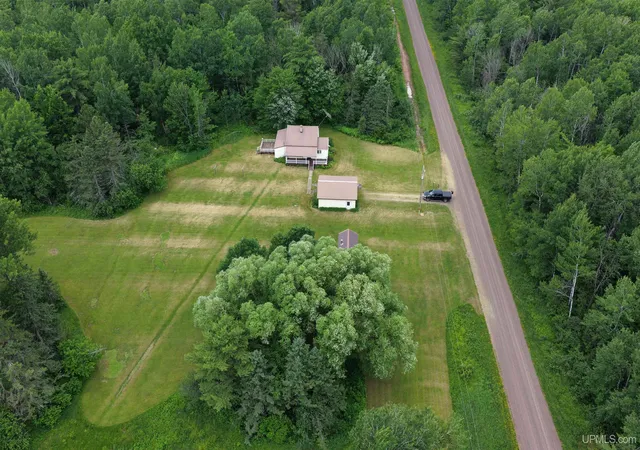 Homes for sale in Bruce Crossing, MI | 14753 One Mile Rd, Bruce Crossing, MI 49912 | MLS# 50213285