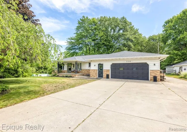 Homes for sale in Fort Gratiot, MI | 3750 Parker Rd, Fort Gratiot, MI 48059 | MLS# 61000991
