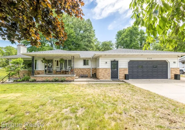 Homes for sale in Fort Gratiot, MI | 3750 Parker Rd, Fort Gratiot, MI 48059 | MLS# 61000991
